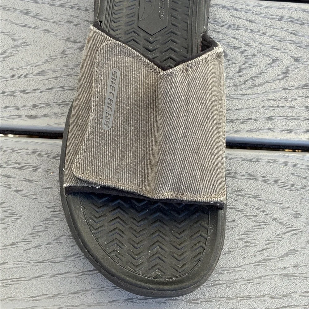 Skechers Men’s Arch Fit Motley Revelo Sandal Black & Gray Size 11